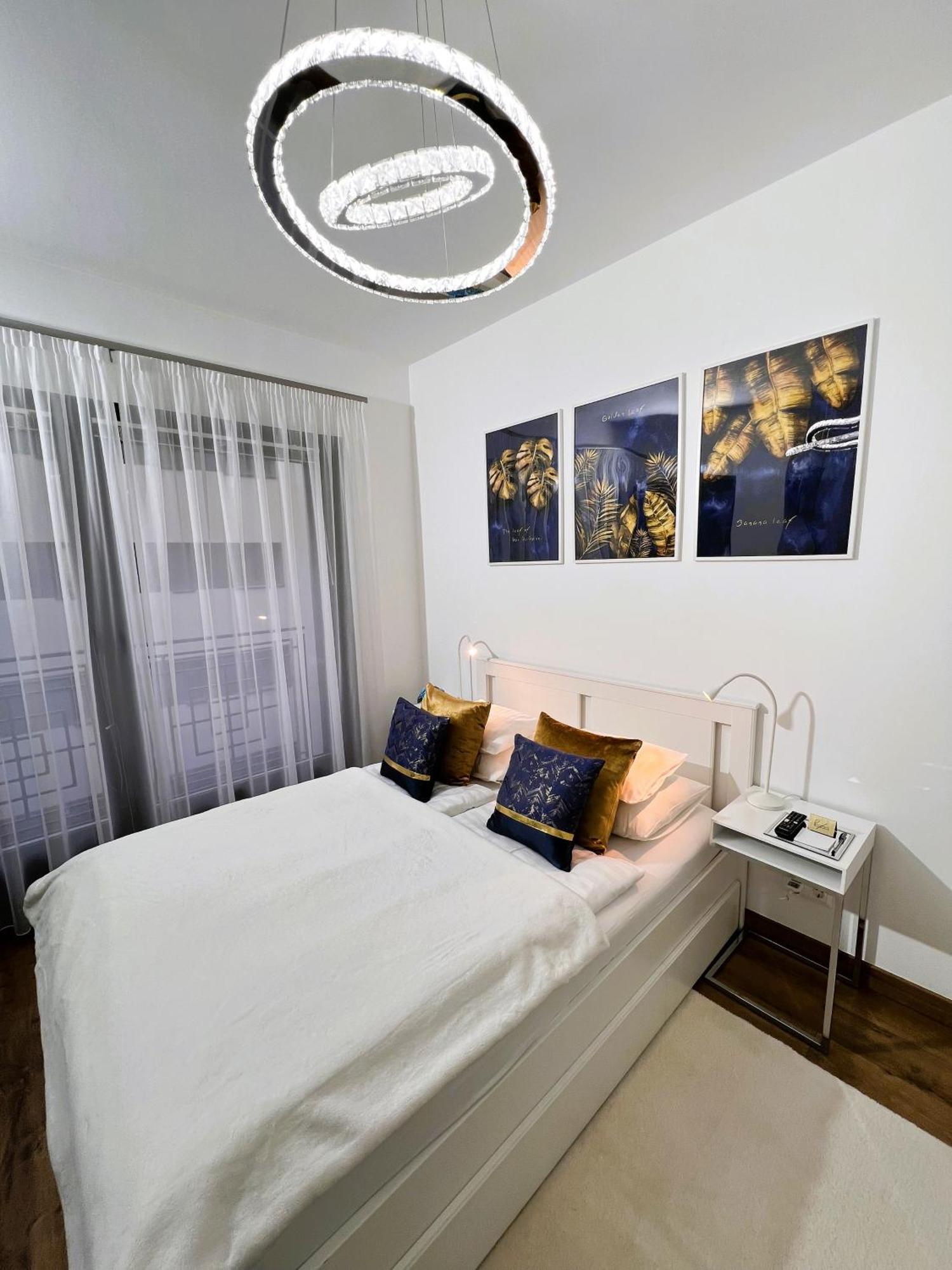 Luxe Central Studio With Pool, Parking & Ac Budapest Exterior photo
