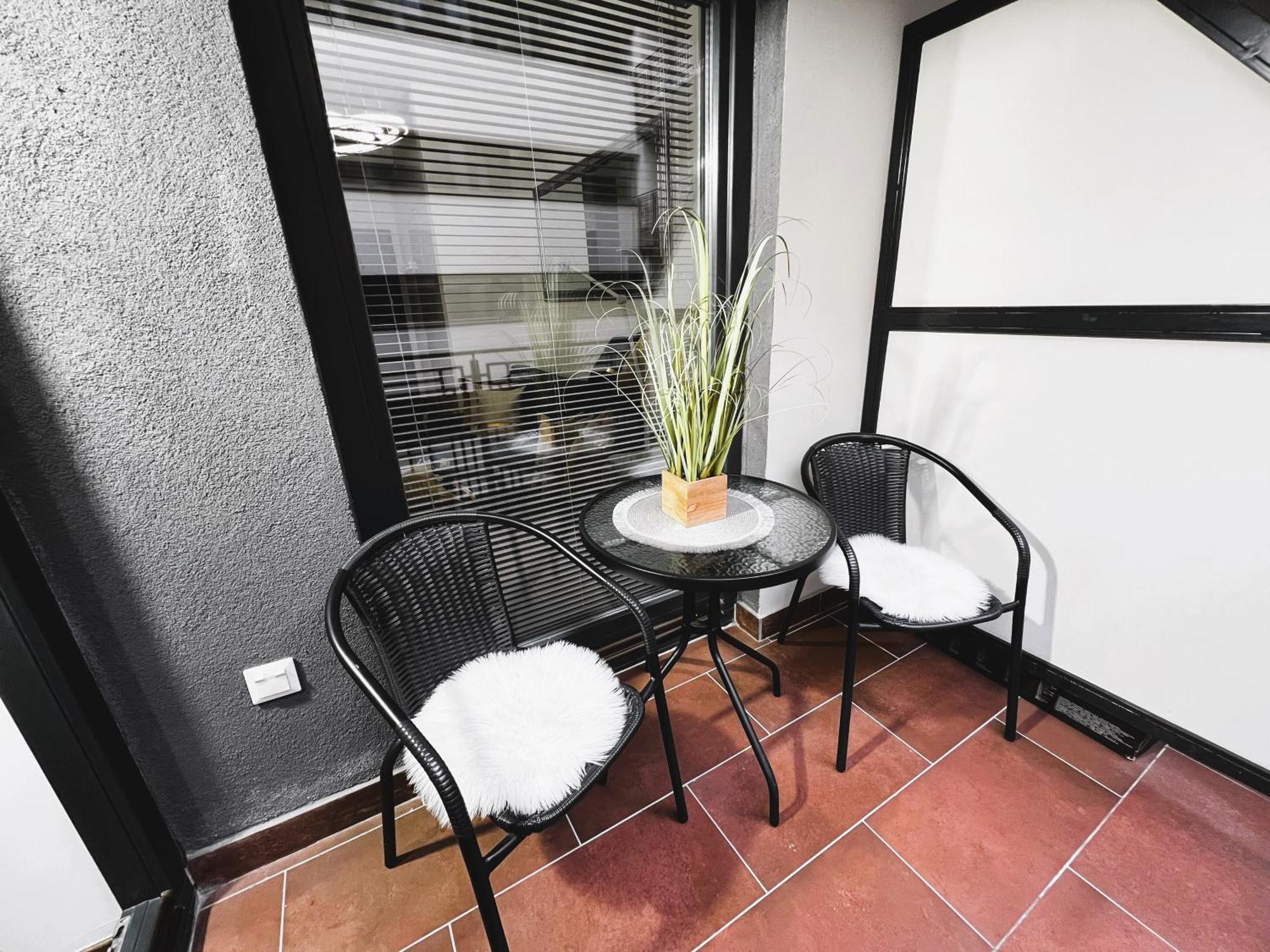 Luxe Central Studio With Pool, Parking & Ac Budapest Exterior photo