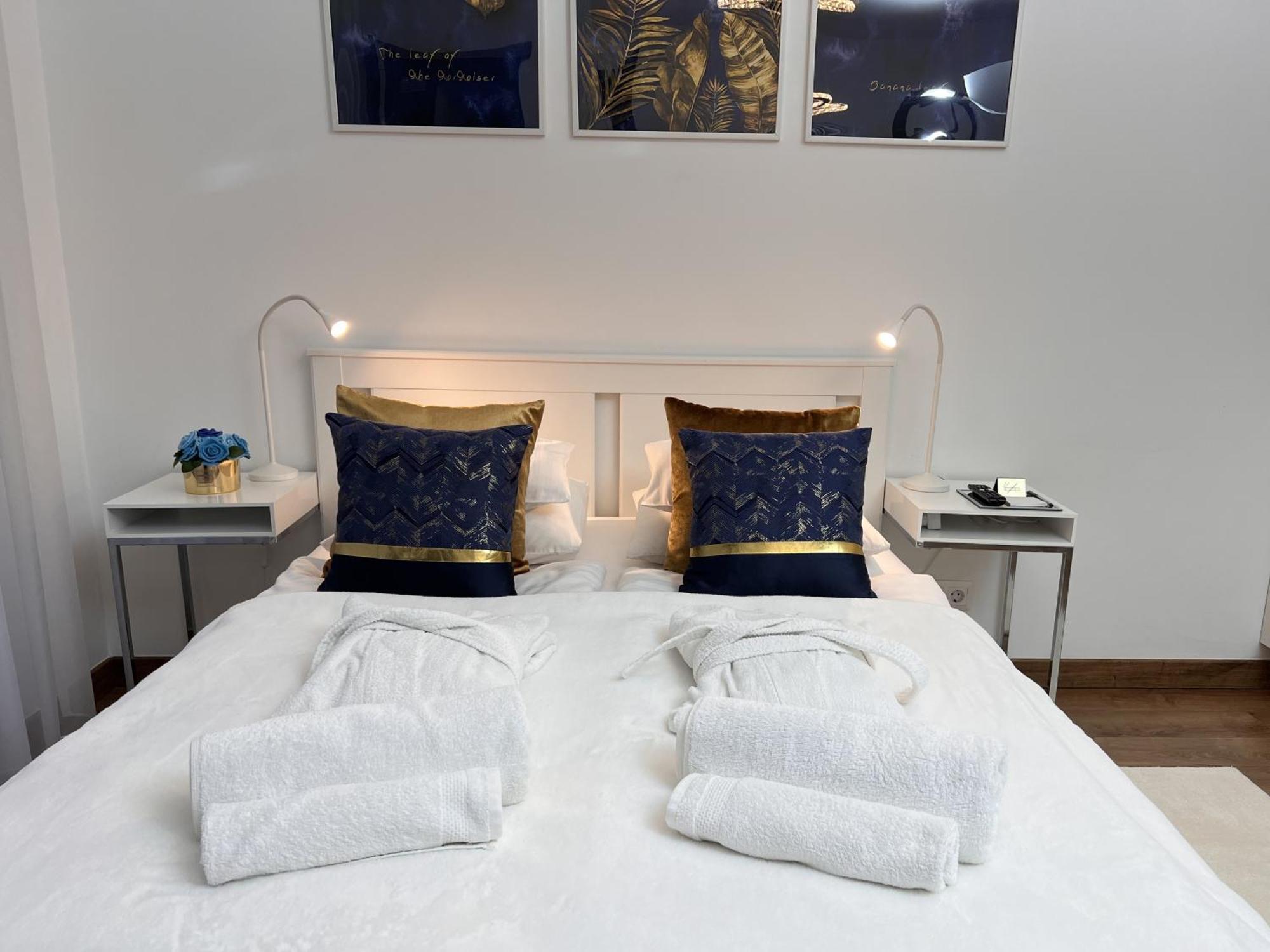 Luxe Central Studio With Pool, Parking & Ac Budapest Exterior photo